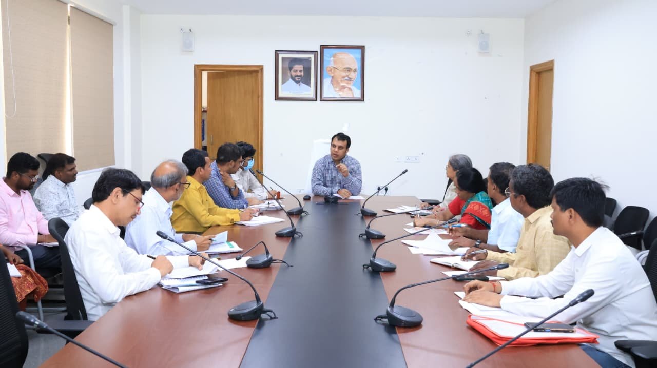 అదనపు వాహనాలను కేటాయించి రవాణా ప్రక్రియలో వేగం పెంచాలి 